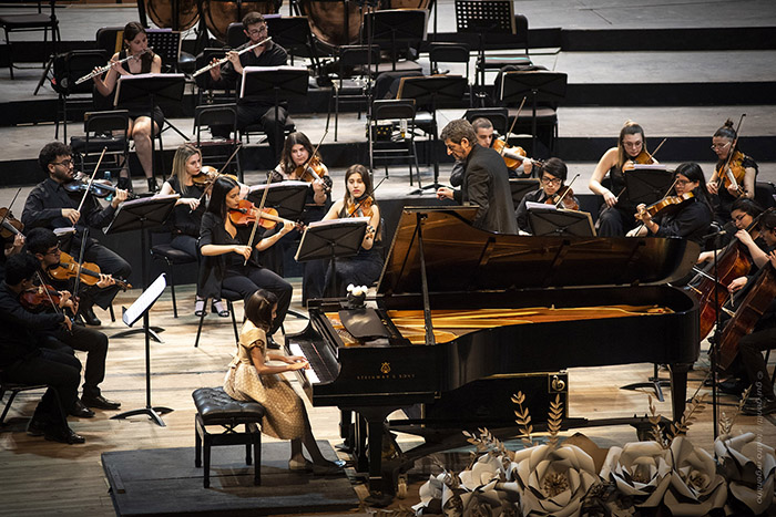 La Camerata Académica junto a Ana Paula Rodríguez Núñez.