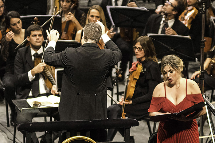 La Orquesta Estable, el director Carlos Vieu y la soprano Daniela Tabernig.
