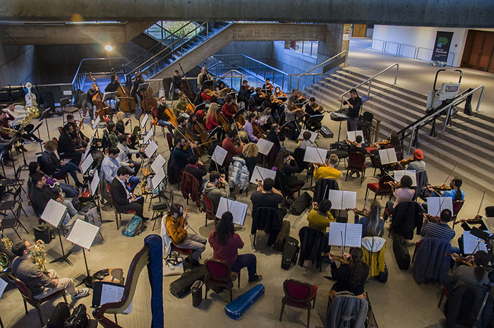 Ensayo de la Orquesta Estable en el Foyer del 1er Piso