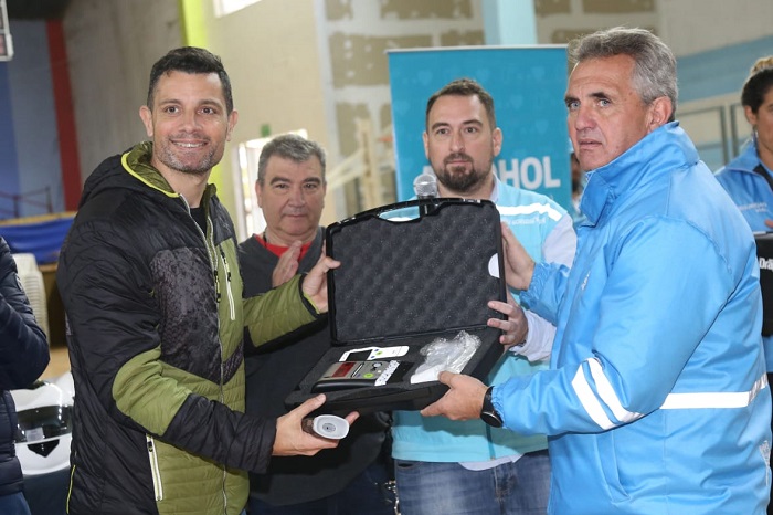 El director Alejandro Blanco con el intendente Mauro García.