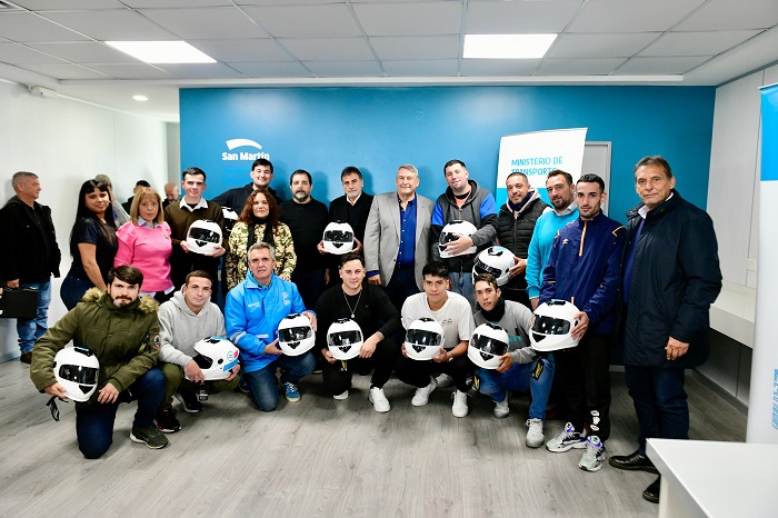 D'Onofrio entregó cascos y PLM en San Martín.