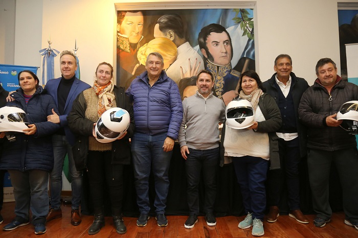 D’Onofrio entregó cascos y alcoholímetros en Ituzaingó.