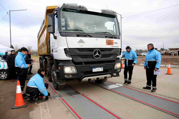 En 2025, Transporte quitó de las rutas más de mil toneladas de carga en exceso.