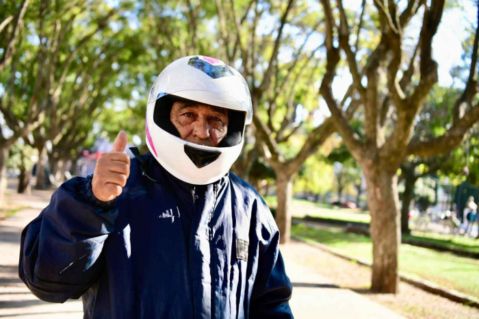 Marinucci llevó la campaña "Siempre Casco" a vecinos de Baradero.