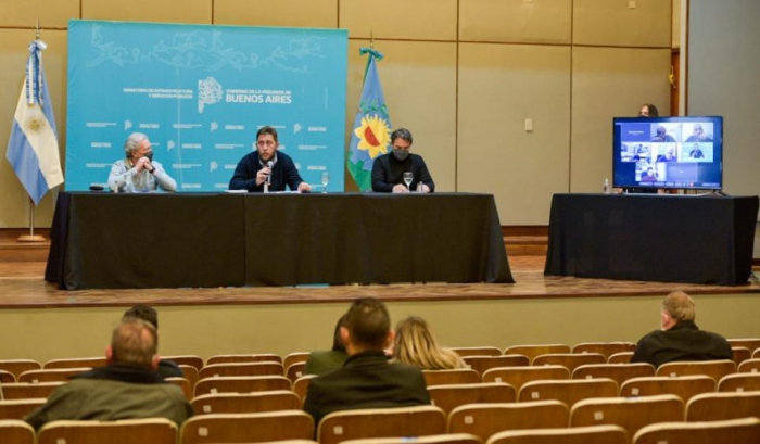 Selzer, Menéndez y Macera durante la presentación