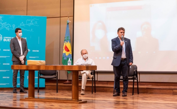 Rodolfo Macera, director de Arquitectura, en el acto de apertura de sobres 10/2021