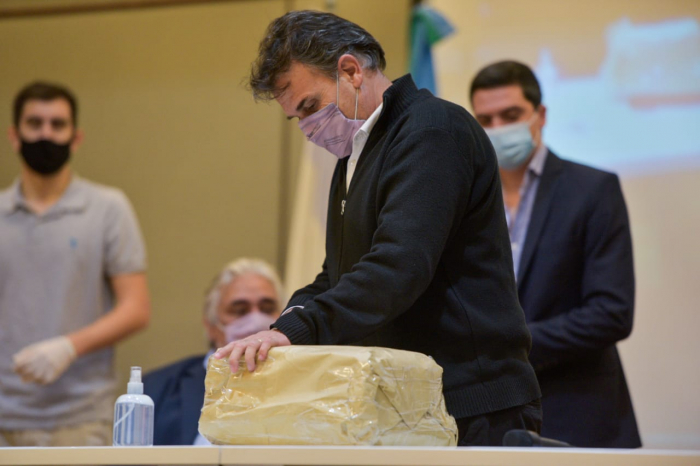 Rodolfo Macera, titular de Arquitectura, en el acto de apertura de sobres.