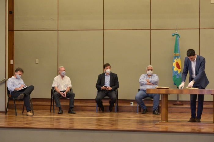 Acto de apertura de sobres en el Auditorio del Ministerio de Infraestructura y Servicios Públicos