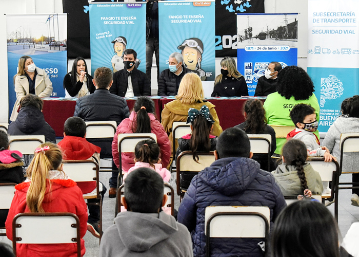 Transporte entregó 40mil libros educativos a las escuelas de Berisso y Ensenada