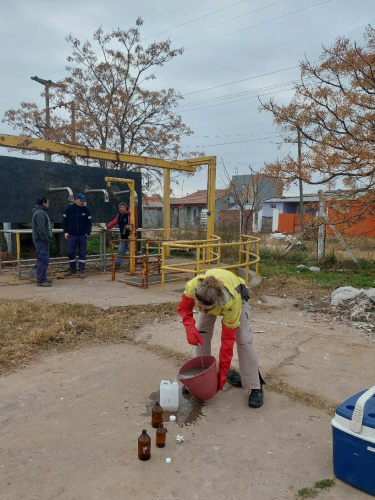 Toma de muestras de efluentes residuales. 