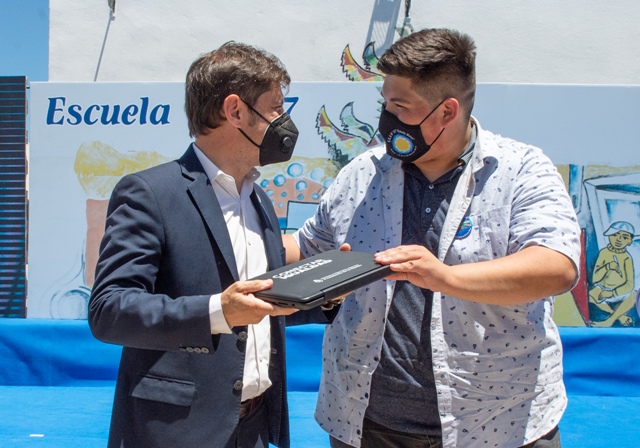 Kicillof y Vila entregaron netbooks en Rafael Castillo