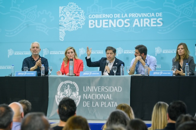 Kicillof: "Apostamos a reconstruir y transformar la Provincia de abajo hacia arriba, a través de su integración e identidad"