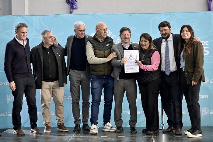 Kicillof entregó viviendas y escrituras a familias de Berisso Kicillof entregó viviendas y escrituras a familias de Berisso
