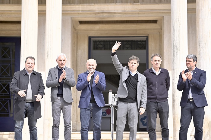 Kicillof inauguró la primera planta embotelladora de Aguas Bonaerenses Kicillof inauguró la primera planta embotelladora de Aguas Bonaerenses