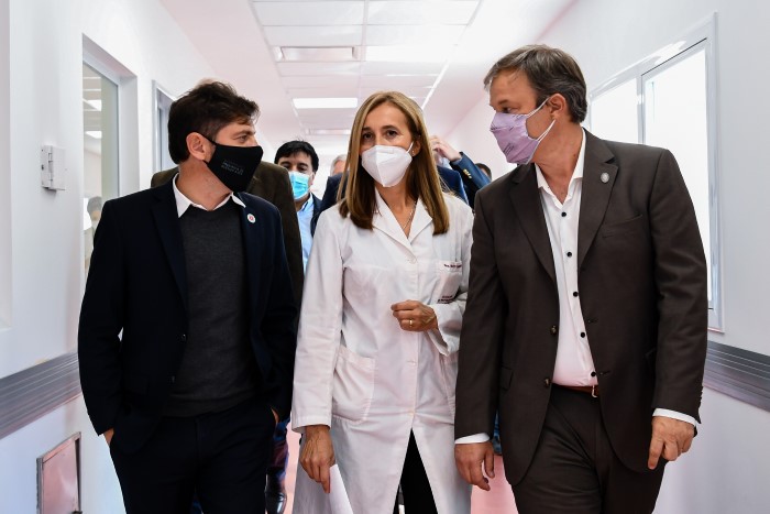 Kicillof recorrió las nuevas instalaciones del Hospital Dr. Oñativia