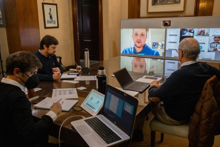 Kicillof encabezó un encuentro con el Comité de Expertos de la Provincia