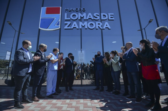 Kicillof junto a Insaurralde en la inauguración de los hospitales.