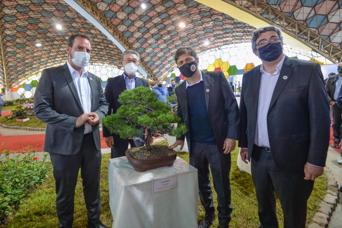 Kicillof visitó la 58° Fiesta Nacional de la Flor