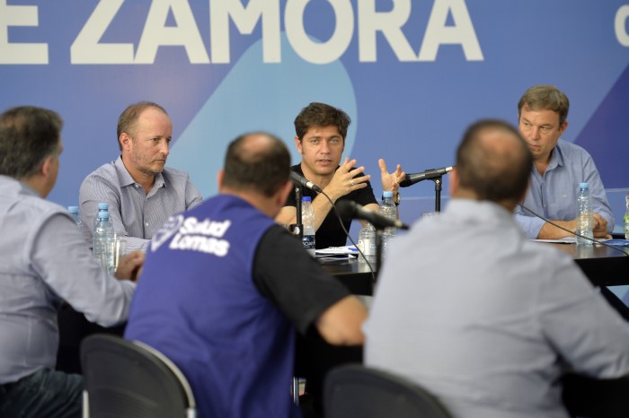 Kicillof visitó los comités de emergencia de Alte. Brown, Lomas y Echeverría