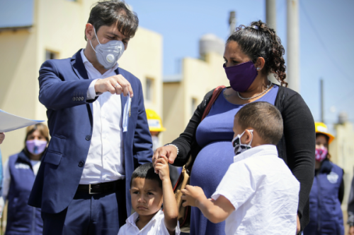 Axel Kicillof entregó viviendas en el barrio de La Perla, Moreno.