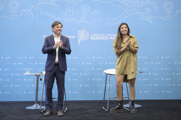 Axel Kicillof junto a Daniela Vilar