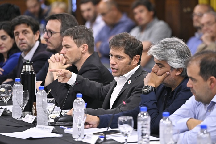 Kicillof se reunió con representantes de cámaras vinculadas al comercio en la provincia