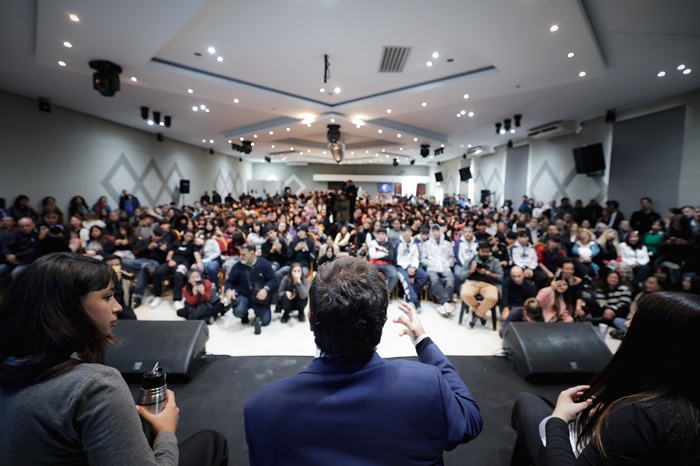 https://www.gba.gob.ar/sites/default/files/comunicacion_publica/imagenes/Axel%20Kicillof_183.jpg