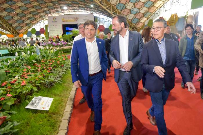 Kicillof visitó la 60° Fiesta Nacional de la Flor