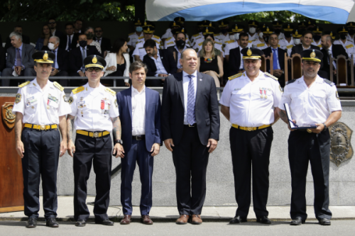 Axel Kicillof y Sergio Berni, junto a autoridades policiales.