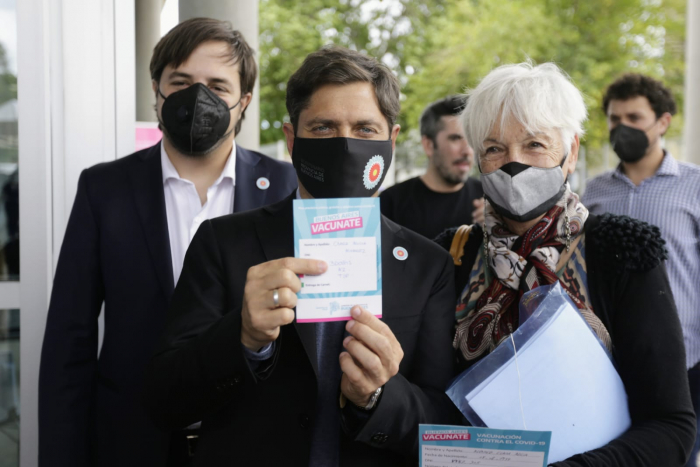 Kicillof: “En la primera etapa, la gente esperaba a la vacuna, ahora la vacuna está esperando a la gente”