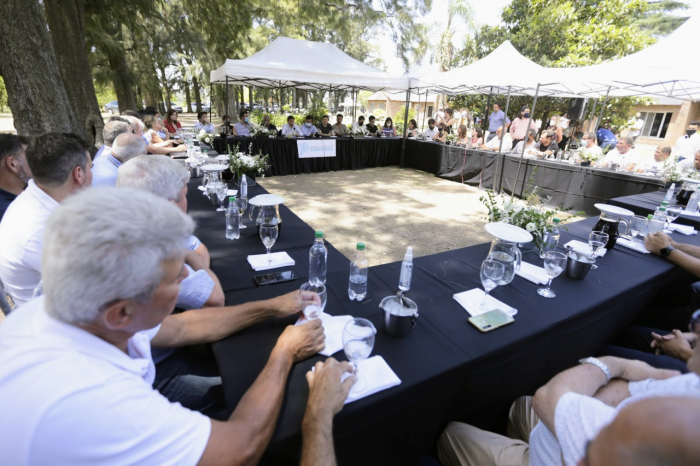 Kicillof se reunió con empresarios y representantes sindicales