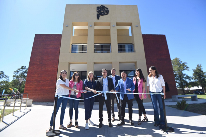 Kicillof inauguró la Casa de la Provincia en Colón