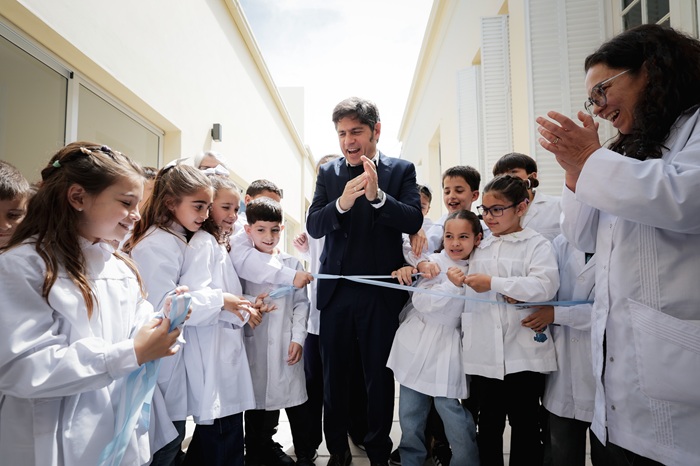Kicillof inauguró la obra de refacción integral de la Escuela Primaria N°1