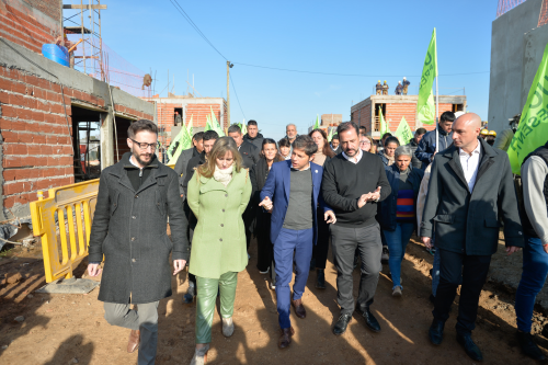 Kicillof recorrió viviendas junto a Sujarchuk, Simone, Di Tullio y Ramil.