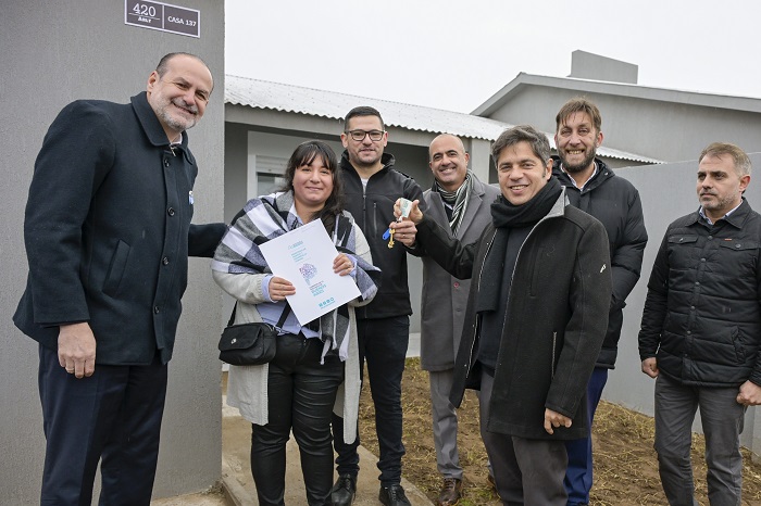 Kicillof entregó viviendas a familias de Bahía Blanca