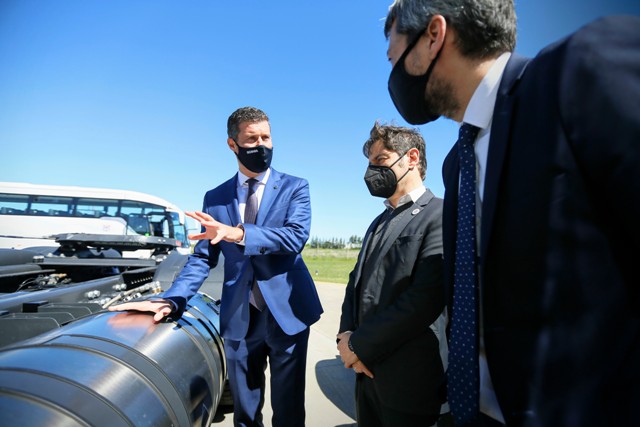 Axel Kicillof visitó la planta de Gas Natural Licuado (GNL) de la empresa Buquebus