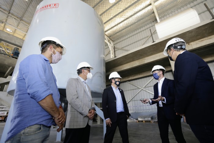 Kicillof y Cascallares recorrieron la nueva planta de una empresa de materiales compuestos