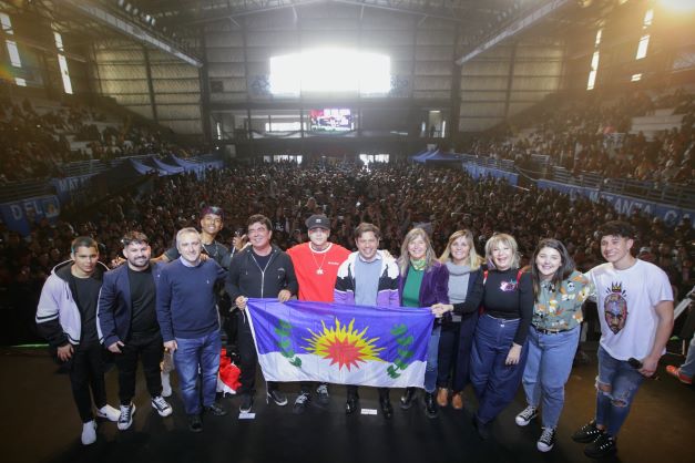 Kicillof y Espinoza participaron de un festival junto a miles de estudiantes inscriptos al programa “Viaje de Fin de Curso”