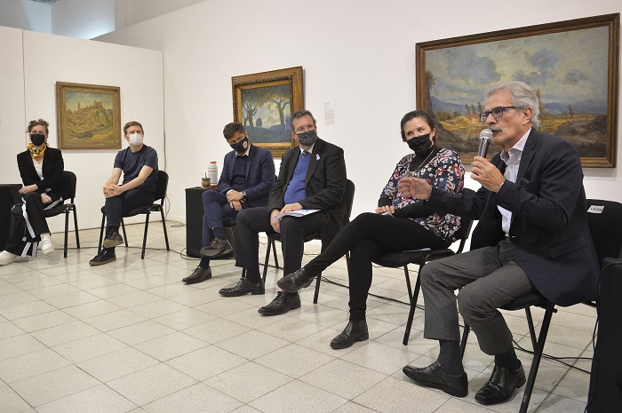 Axel Kicillof junto a ministros y representantes de la cultura 