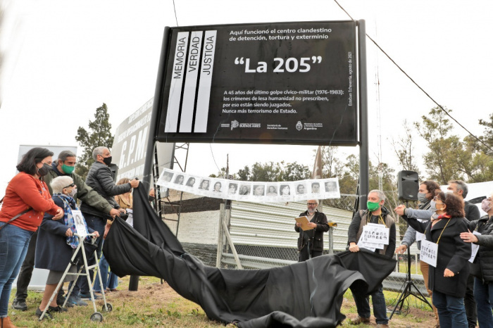 Imagen del descubrimiento del cartel de señalización 