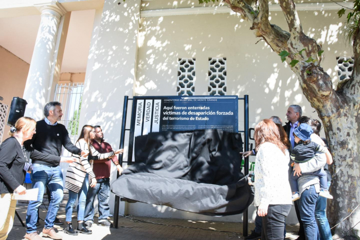 Señalización del Cementerio Municipal de Monte Grande