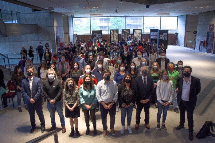 Foto de las autoridades junto a las organizaciones sociales.