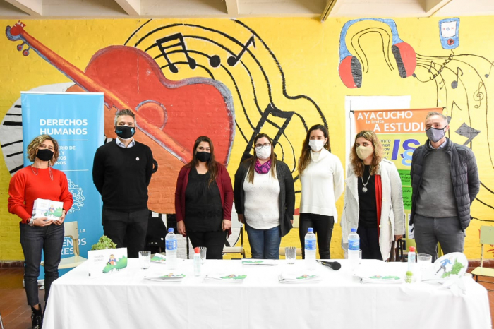 Presentación de Una Heroína con Pañuelo en Ayacucho