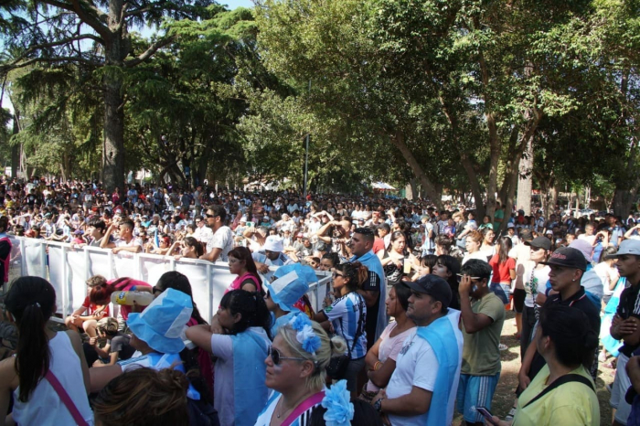 Con pantalla gigante, música y presentaciones artísticas, la Provincia prepara actividades en Pehuajó, Berisso y San Vicente.