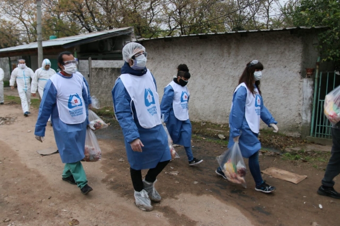 En conjunto con integrantes del programa Bonaerenses Solidarios y vecinos 