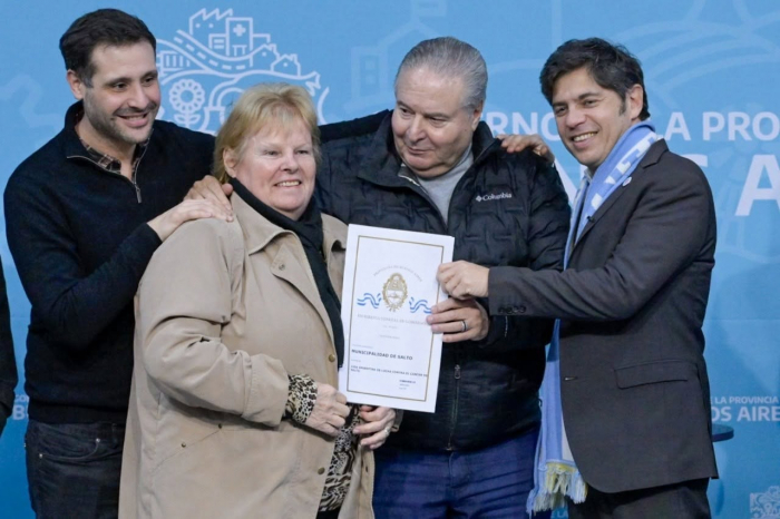 Kicillof entregó 531 escrituras en Salto y San Antonio de Areco