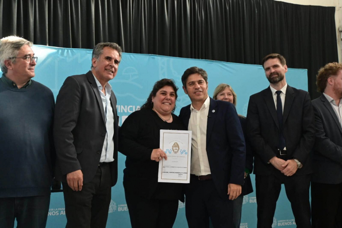 LA PROVINCIA ENTREGÓ ESCRITURAS EN NAVARRO Y RIVADAVIA LA PROVINCIA ENTREGÓ ESCRITURAS EN NAVARRO Y RIVADAVIA
