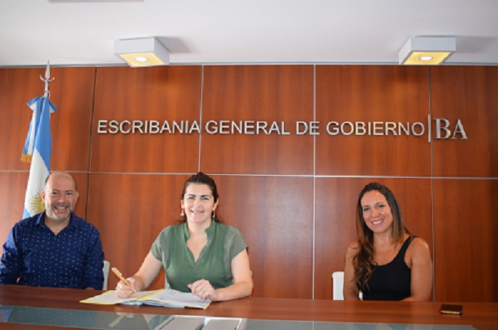 Mariel Fernandez en la Escribanía