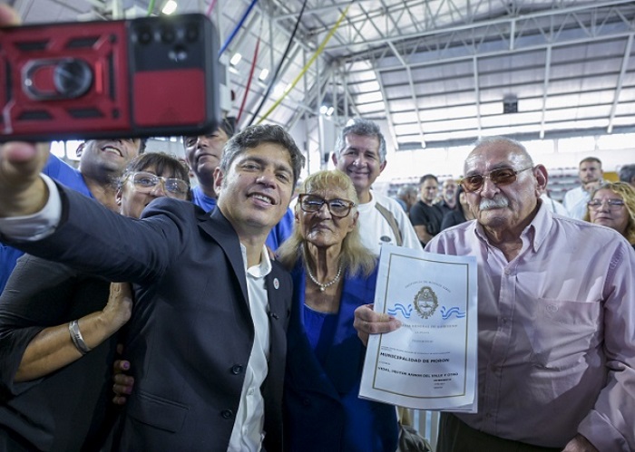 KICILLOF ENTREGÓ 430 ESCRITURAS GRATUITAS A FAMILIAS DE MORÓN