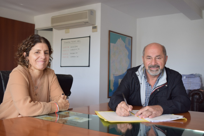 FIRMA DE ESCRITURA DESTINADA A OBRAS PÚBLICAS DE ENSENADA